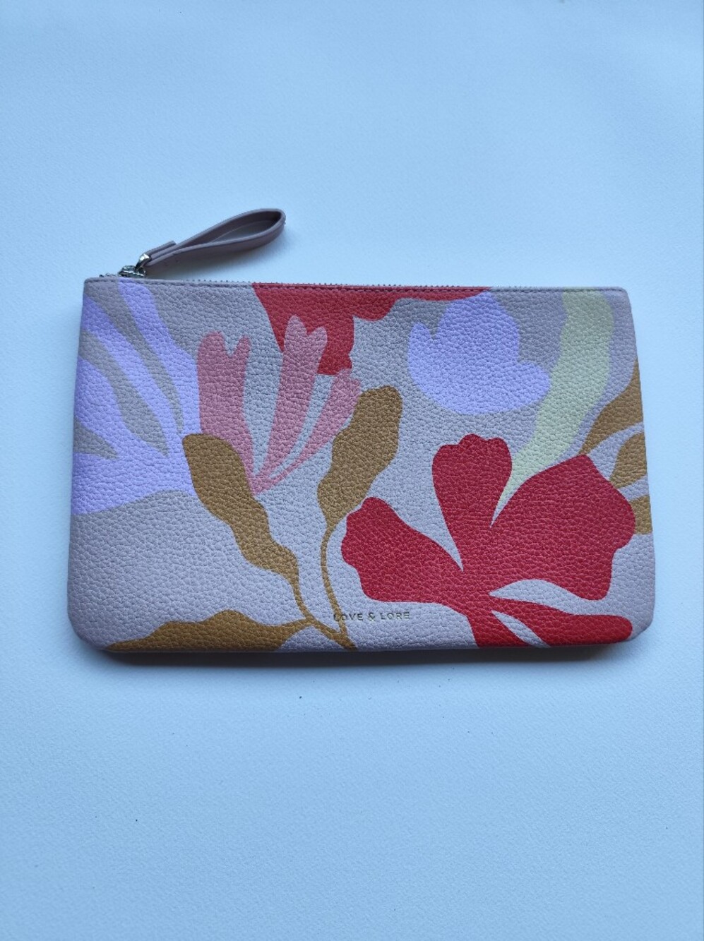 3/$30💜Love & Lore Floral Zip Pouch with wristlet strap